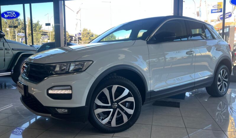 
								Volkswagen T-Roc Active completo									