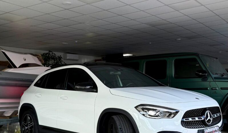 
								Mercedes-Benz GLA 200d completo									