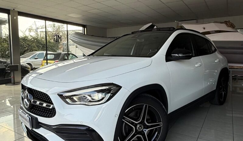 
								Mercedes-Benz GLA 200d completo									
