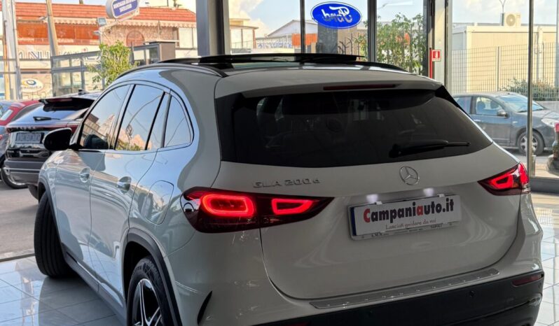 
								Mercedes-Benz GLA 200d completo									