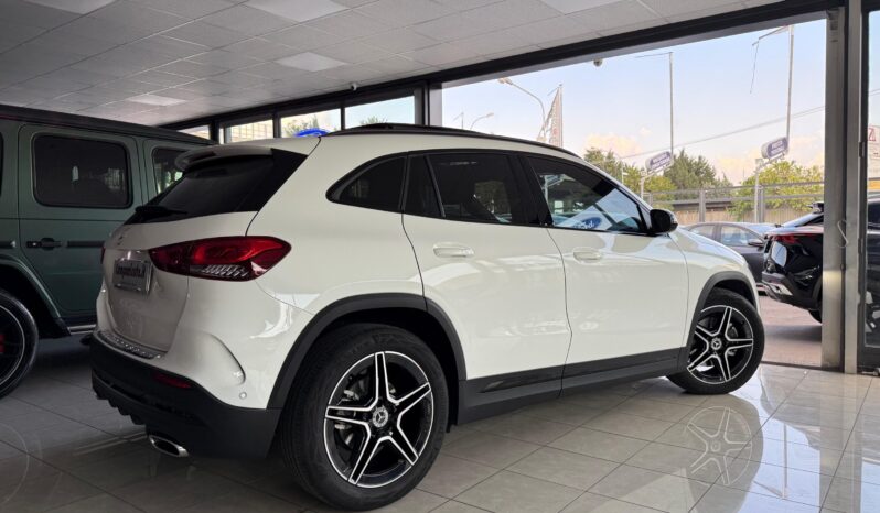 
								Mercedes-Benz GLA 200d completo									