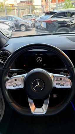 
										Mercedes-Benz GLA 200d completo									
