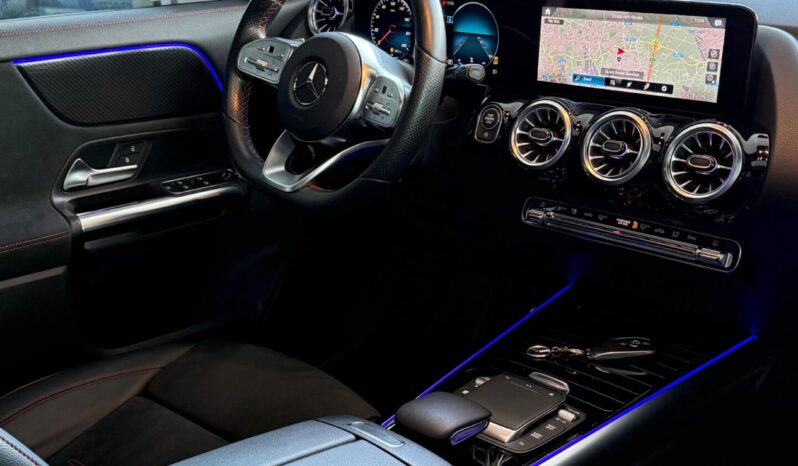 
								Mercedes-Benz GLA 200d completo									