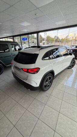 
										Mercedes-Benz GLA 200d completo									