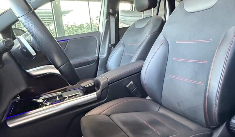 
								Mercedes-Benz GLA 200d completo									