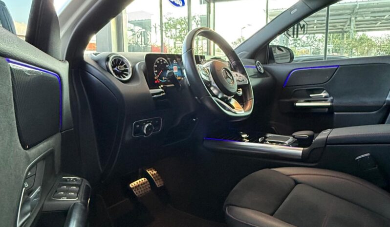
								Mercedes-Benz GLA 200d completo									