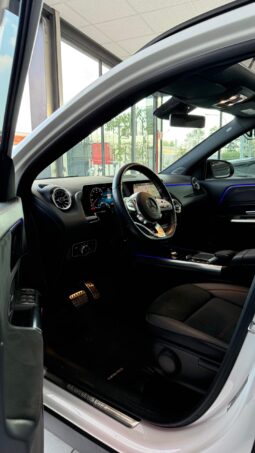 
										Mercedes-Benz GLA 200d completo									