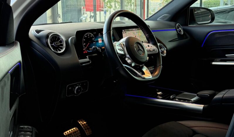
								Mercedes-Benz GLA 200d completo									