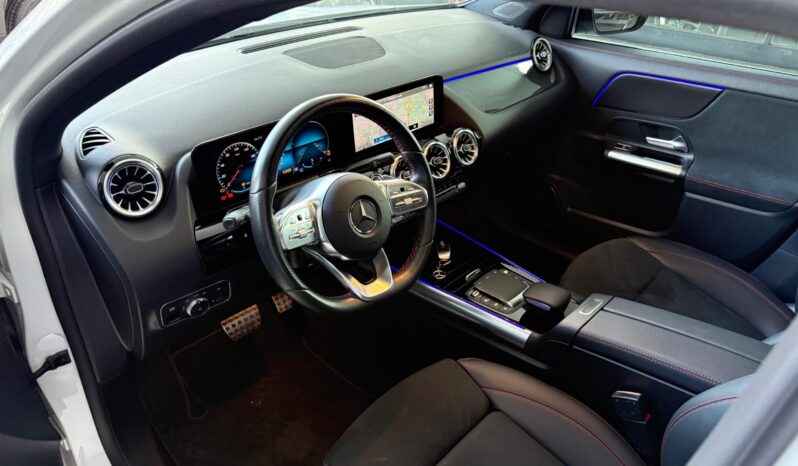 
								Mercedes-Benz GLA 200d completo									