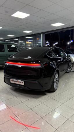 
										Tesla model Y completo									