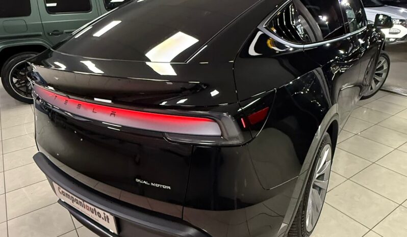 
								Tesla model Y completo									