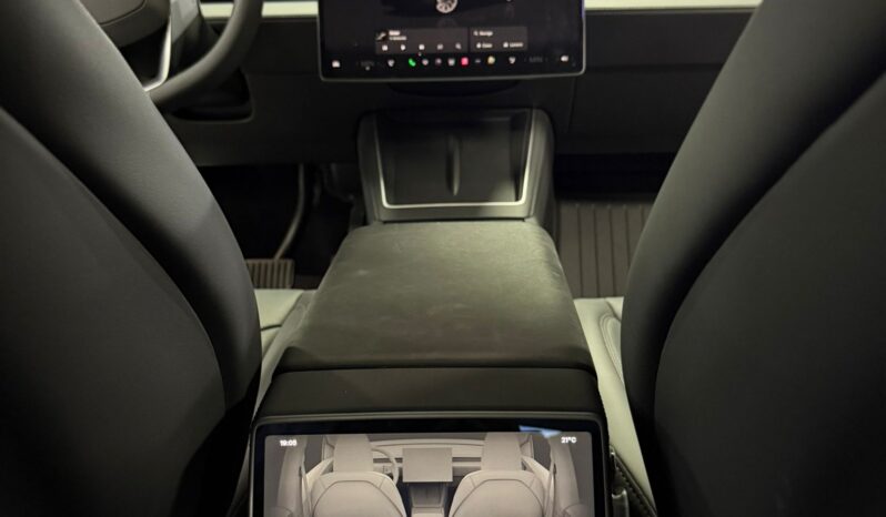 
								Tesla model Y completo									