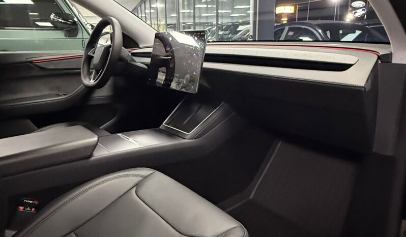 
								Tesla model Y completo									