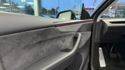 
										Tesla model Y completo									