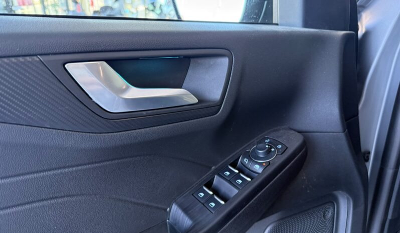 
FORD KUGA ST-LINE completo									
