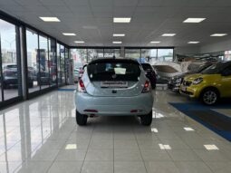 
Lancia Ypsilon Ecochic Platino completo									