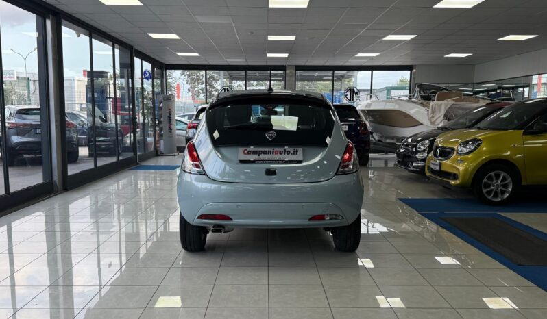 
Lancia Ypsilon Ecochic Platino completo									