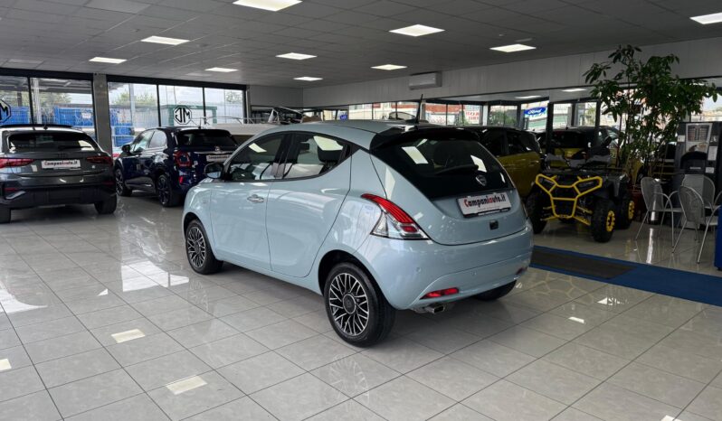 
Lancia Ypsilon Ecochic Platino completo									