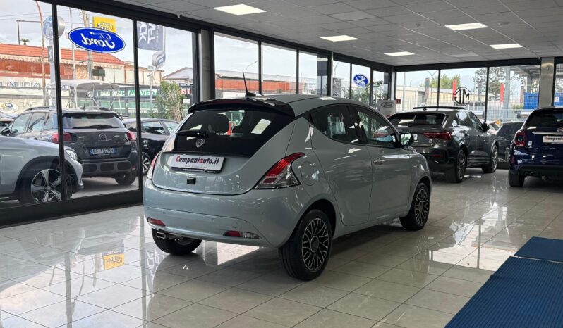 
Lancia Ypsilon Ecochic Platino completo									